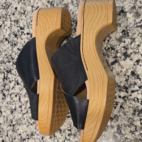 DANSKO MIRI BLACK LEATHER SANDALS. SIZE 37 = US 6 1/2 -7. - Picture 11 of 12